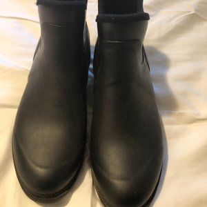 MUCK waterproof boots. Size 6.